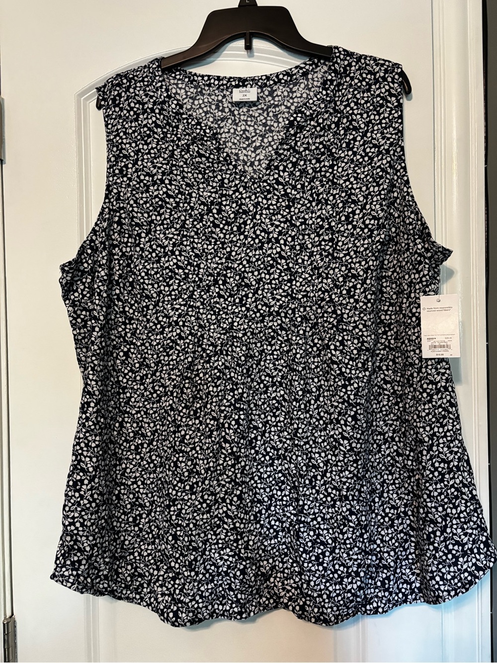 NWT Croft & Barrow Navy and White Sleeveless Floral Print Women's Camisole 2X